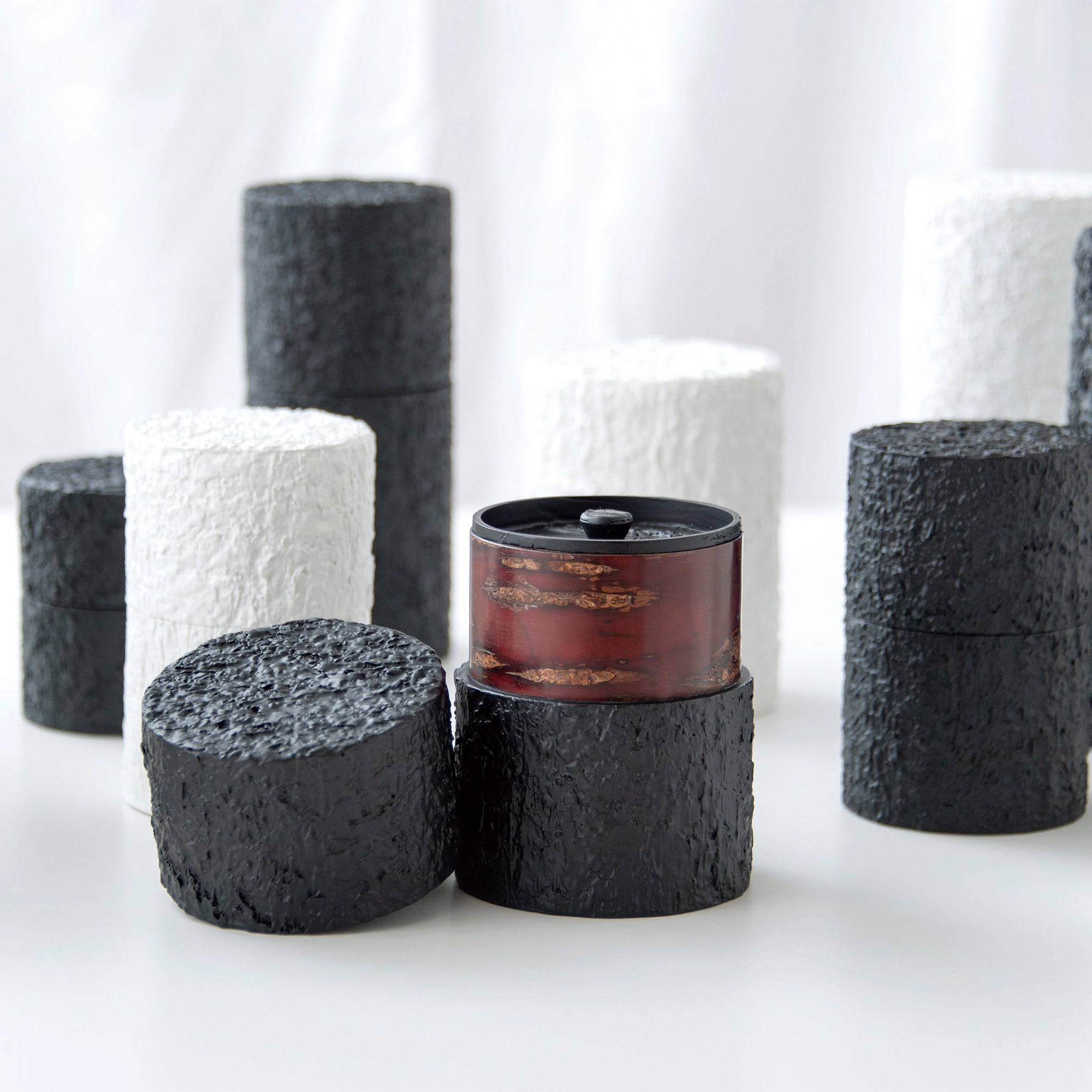 Kazuya Aokiマントルピース Designers – Tomioka-Shoten
